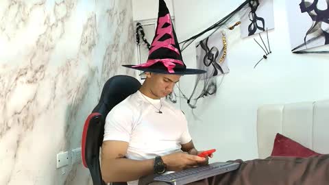 Snapshot of andres_stud chatting on October 20, 5:00 am andres_stud online show from October 20, 5:00 am