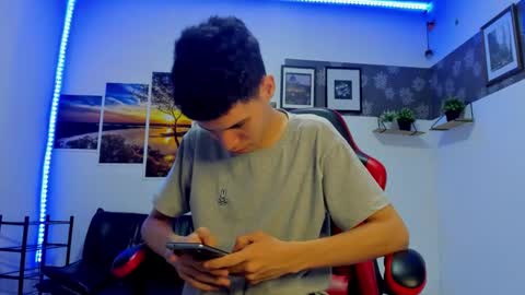 andrew_2811 online show from September 21, 5:29 am