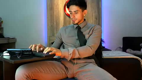 Andrew online show from November 13, 3:22 am