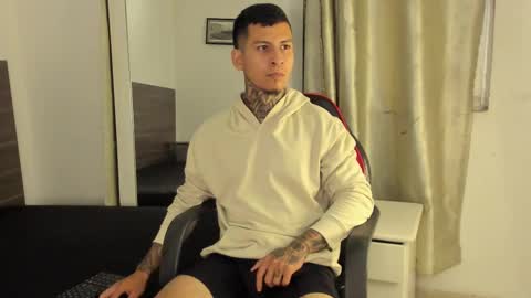 andrew_sanders69 online show from November 16, 4:14 am