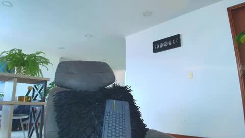 ANDREW WEST online show from November 26, 9:40 pm