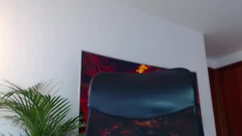 ANDREW WEST online show from December 5, 12:33 pm