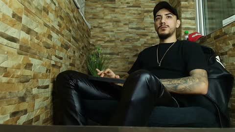 Snapshot of andrewbanner chatting on January 25, 4:56 am MasterRomania online show from January 25, 4:56 am