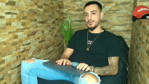 Snapshot of andrewbanner chatting on January 22, 4:34 am MasterRomania online show from January 22, 4:34 am