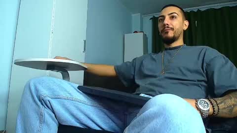 Snapshot of andrewbanner chatting on October 2, 5:33 am MasterRomania online show from October 2, 5:33 am