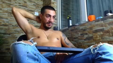Snapshot of andrewbanner chatting on January 9, 4:41 am MasterRomania online show from January 9, 4:41 am