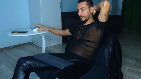 Snapshot of andrewbanner chatting on October 11, 7:34 am MasterRomania online show from October 11, 7:34 am