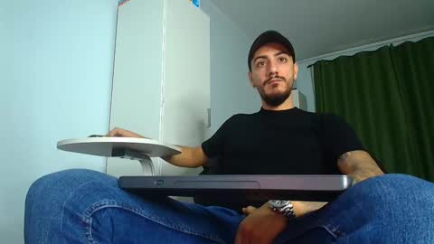 Snapshot of andrewbanner chatting on October 8, 7:13 am MasterRomania online show from October 8, 7:13 am