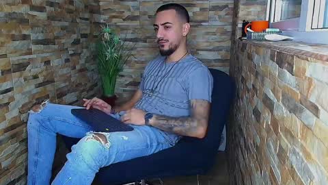 Snapshot of andrewbanner chatting on December 16, 5:06 am MasterRomania online show from December 16, 5:06 am