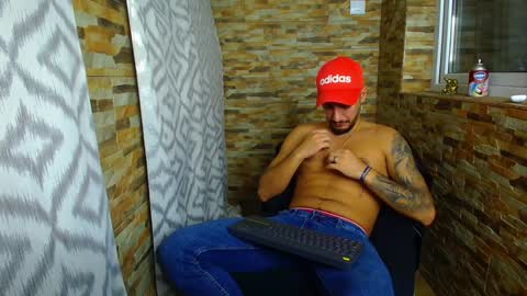 Snapshot of andrewbanner chatting on December 4, 4:43 am MasterRomania online show from December 4, 4:43 am