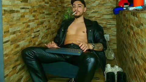 Snapshot of andrewbanner chatting on January 21, 4:22 am MasterRomania online show from January 21, 4:22 am