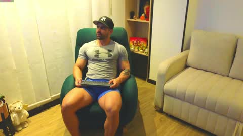 Snapshot of andrewfame chatting on December 6, 2:35 am Andrew online show from December 6, 2:35 am