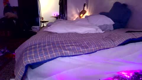 andrewgennie online show from February 13, 8:20 am