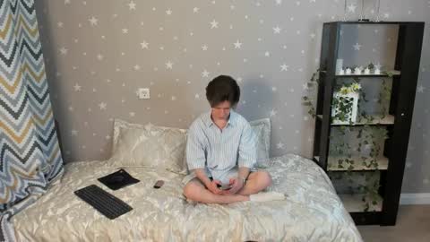 Andrew online show from December 17, 7:20 pm