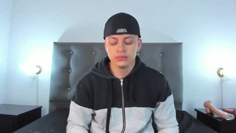 Angel Cuervo online show from December 23, 12:30 pm