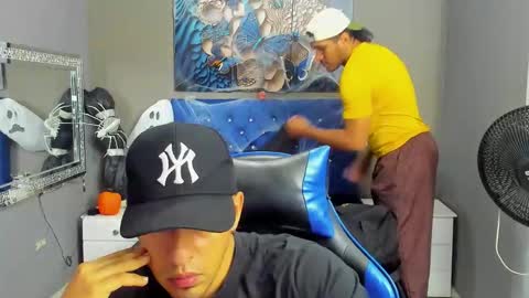 Angel And Cris online show from October 25, 12:18 pm