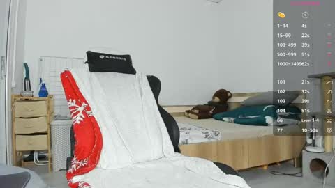 Frankie  online show from April 19, 6:10 pm