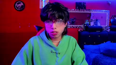 Snapshot of angellonfire chatting on December 11, 7:10 am Angel  online show from December 11, 7:10 am