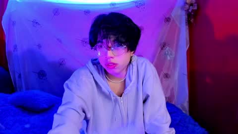 Snapshot of angellonfire chatting on December 28, 4:19 am Angel  online show from December 28, 4:19 am