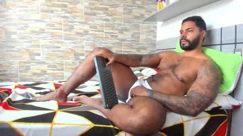 angelo_evans33 online show from February 18, 3:43 pm