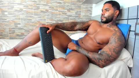 angelo_evans33 online show from October 6, 8:35 pm
