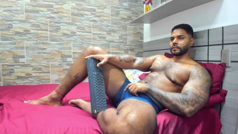 angelo_evans33 online show from January 25, 1:10 am