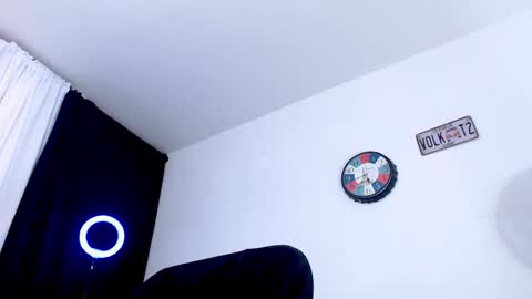 Instagram miguelangel1802  online show from April 14, 2:44 am