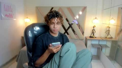 anyelotwink online show from March 17, 9:39 pm