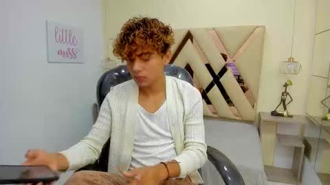 anyelotwink online show from February 18, 8:39 pm