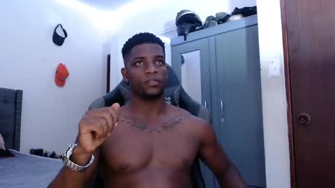 Snapshot of arielbronwxxx chatting on February 7, 9:48 pm chris online show from February 7, 9:48 pm