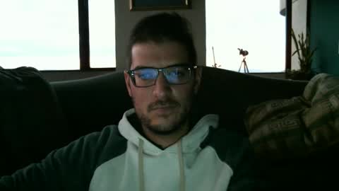 Snapshot of arielsinho chatting on December 16, 11:18 pm Anon online show from December 16, 11:18 pm
