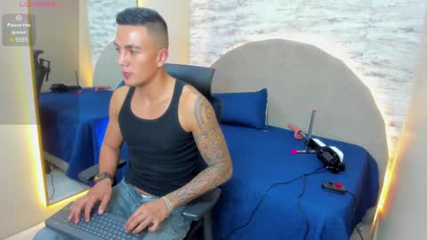 ARON BOLT online show from January 30, 9:25 pm