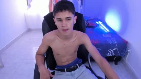 Aaron online show from November 10, 8:36 pm