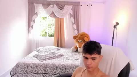 Aaron online show from June 16, 9:28 pm