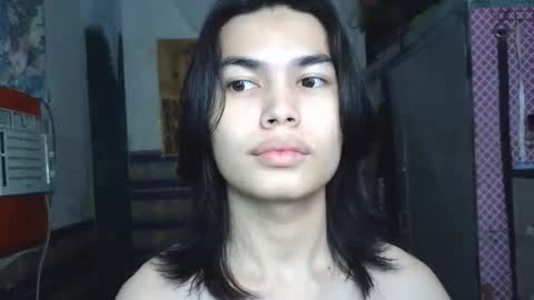 asian_babyboi online show from April 12, 12:17 pm