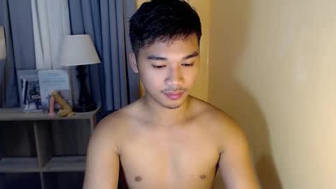 asianhunk_jamesx online show from October 29, 11:57 am