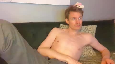 Max Powers online show from December 25, 6:52 am