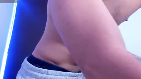 axel davis  online show from November 26, 3:37 pm