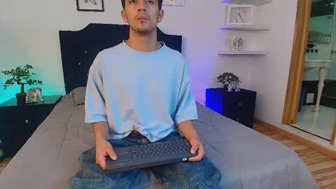 Snapshot of axel_draven chatting on October 20, 11:25 am axel_draven online show from October 20, 11:25 am