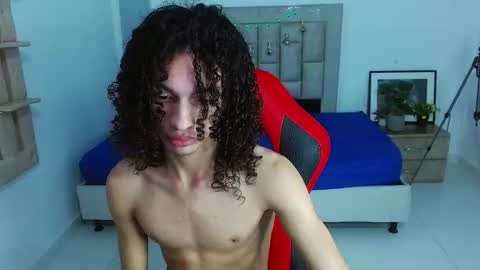 Axel online show from December 16, 1:23 am