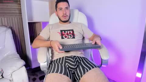 axel_grey_ online show from October 9, 1:27 pm