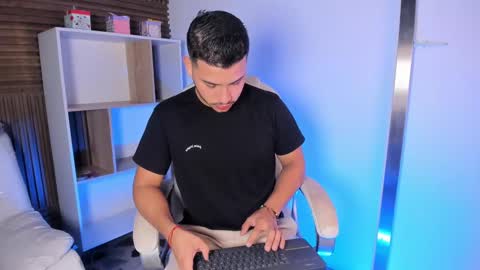 axel_grey_ online show from September 20, 12:38 pm