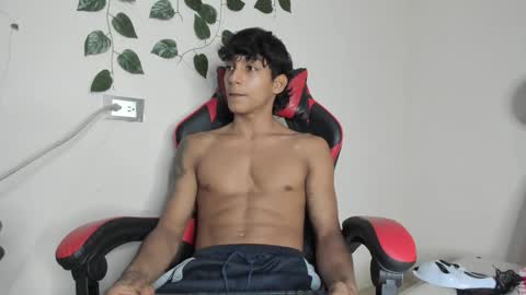 axel_rosse2 online show from October 29, 9:29 pm