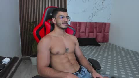 Axel  online show from January 8, 9:55 pm