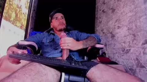 Axell Cross2 online show from March 7, 2:15 pm