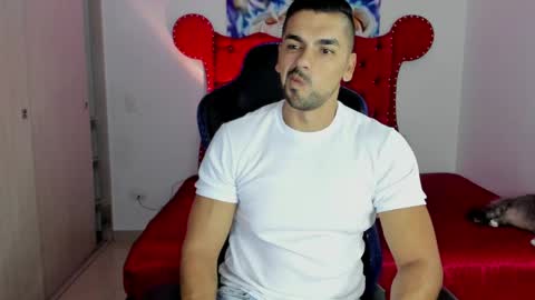 Axel online show from April 6, 11:11 am