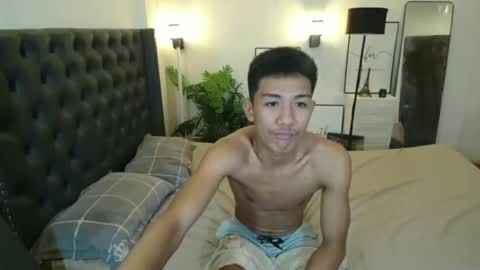 b0ynextdoor_ online show from May 18, 6:34 pm