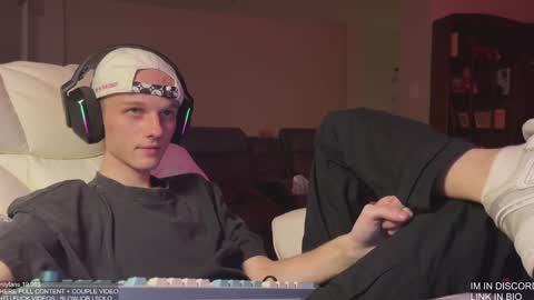 Big cock boy online show from January 8, 2:14 am