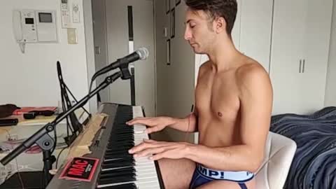 Snapshot of barebritpianist chatting on October 13, 5:57 am BareBritPianist online show from October 13, 5:57 am