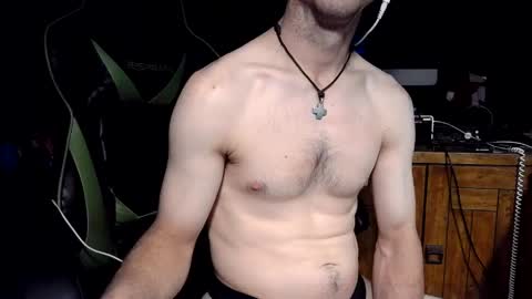 bchillin28 online show from April 21, 4:07 am